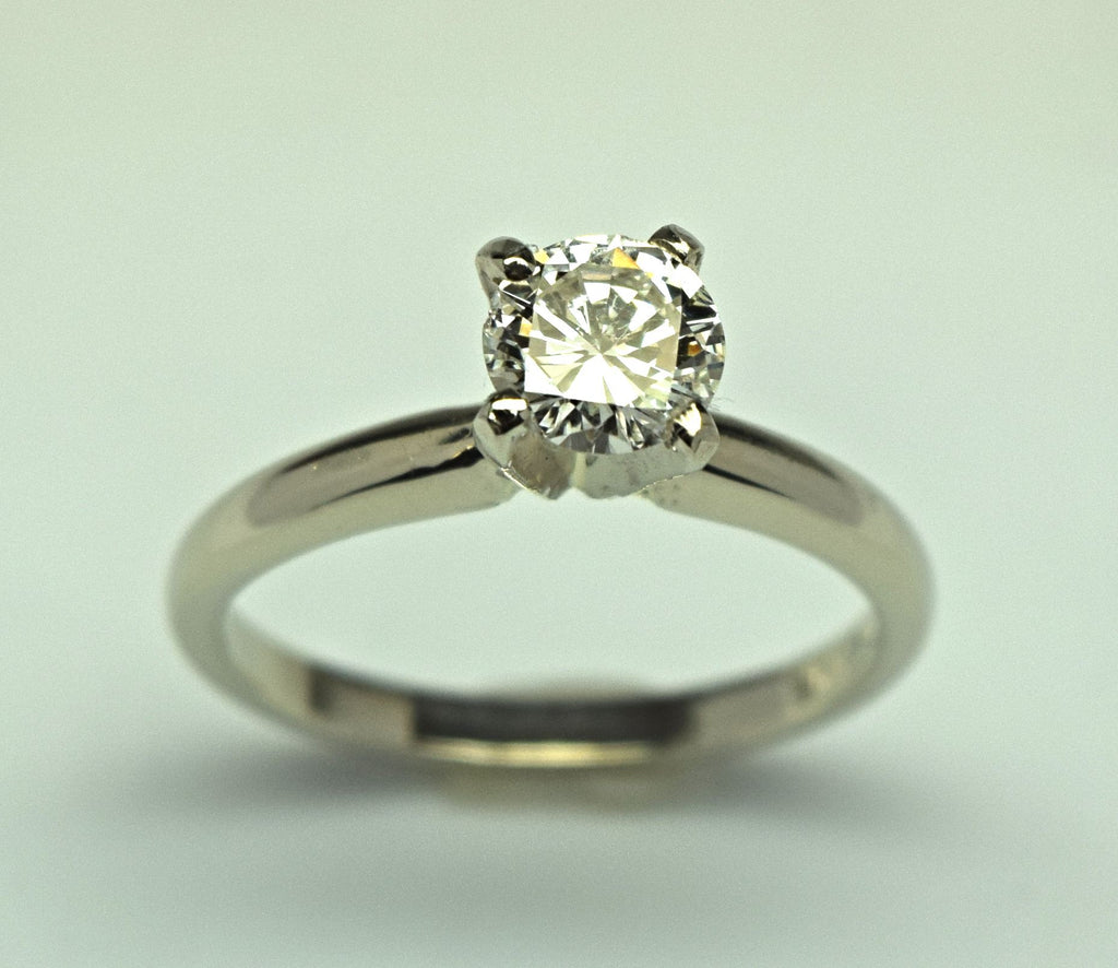 Solitaire engagement ring