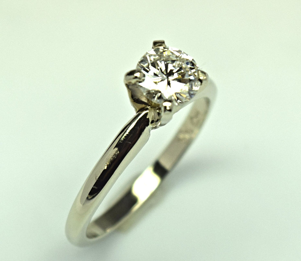 Solitaire engagement ring