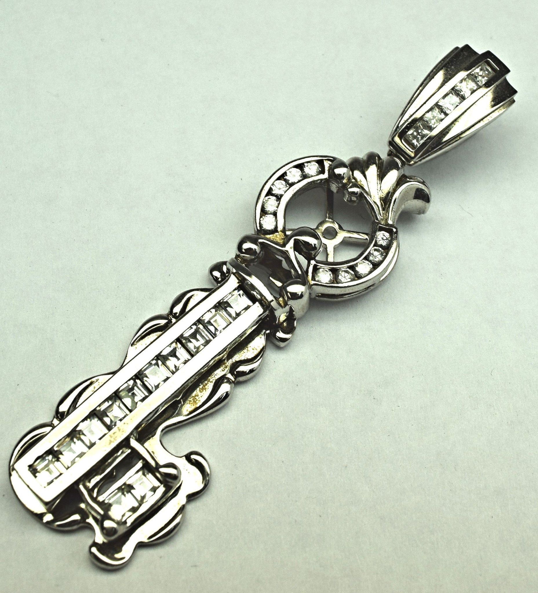 【未使用】DESCENDANT KEY HOLDER SILVER 925製 Late Victorian English Sterling Silver Skeleton Key Pendant